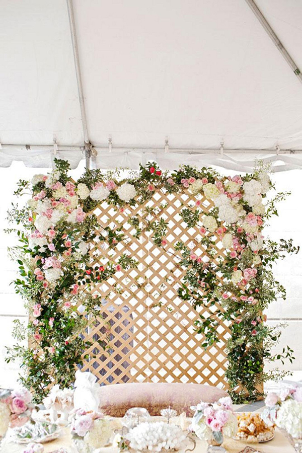 Xu hướng sân khấu đám cưới đẹp kết hợp với hoa tươi 5